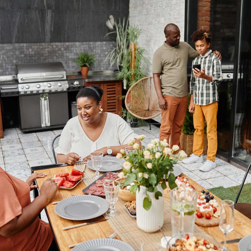 family-dining-outdoors-2022-01-18-23-51-18-utc.jpg